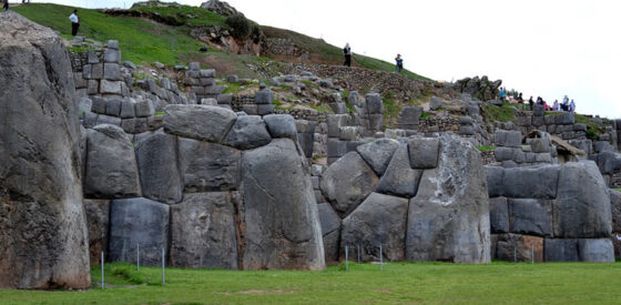 Escritura de 30.000 años de antigüedad en Sacsayhuamán