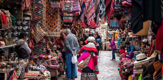 El antiguo pueblo inca y el mercado en Pisac, son casi obligatorios si esta de camino a Machu Picchu, en Perú